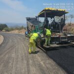Al 70% los trabajos de rehabilitación por parte de CICAEG en un tramo del camino Tlapa–Totomochapa–Alcozauca en la Región Montaña