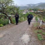 Ante las lluvias registradas en la entidad, personal de la Policía Estatal realiza recorridos en la presa Cerrito Rico, en Chilpancingo.
