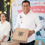 EN REPRESENTACIÓN DE LA GOBERNADORA DEL ESTADO, MTRA. EVELYN SALGADO PINEDA, MADRINA DE LA GENERACIÓN 2023-2026 DEL JARDÍNMARCO ANTONIO MARBAN GALVÁNN DEL CAMPO”, EL DIRECTOR GENERAL DEL ICATEGRO, MTRO. MARCO ANTONIO MARBÁN GALVÁN, REALIZÓ LA ENTREGA DE PRESENTES A LAS NIÑAS Y LOS NIÑOS GRADUADOS