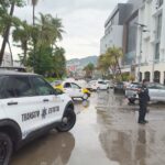 Tránsito Estatal brindan apoyo para agilizar la circulación y garantizar la seguridad vial sobre la avenida Vicente Yáñez Pinzón, en el fraccionamiento Magallanes de Acapulco