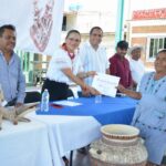 Reconocen talento y creatividad de artesanos de San Agustín Oapan con premios
