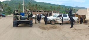 Policía Estatal, Ejército Mexicano y Guardia Nacional brinda seguridad en la localidad de Los Bayados, municipio de Ajuchitlán del Progreso.