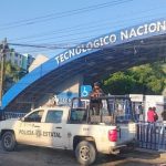 Policía Estatal realiza labores de vigilancia durante los horarios de entrada y salida escolar.